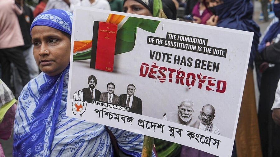 <div class="paragraphs"><p>West Bengal Youth Congress members hold a protest over alleged 'vote chori' and Special Intensive Revision (SIR) of electoral rolls, in Kolkata, Tuesday, Aug. 12, 2025</p></div>