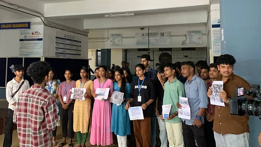 <div class="paragraphs"><p>ABVP students observed the day by putting up posters.</p></div>