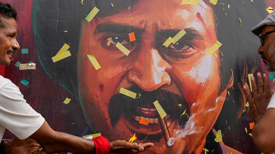 <div class="paragraphs"><p><em>Coolie</em> FDFS.</p></div>