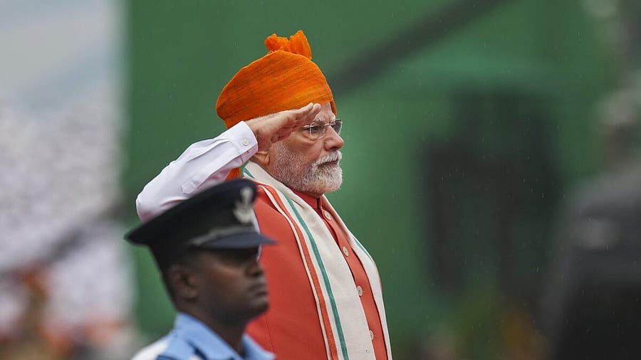 <div class="paragraphs"><p>Prime Minister Narendra Modi being accorded a Guard of Honour at the Red Fort on the occasion of the 79th Independence Day, in New Delhi, Friday, Aug. 15, 2025.</p></div>