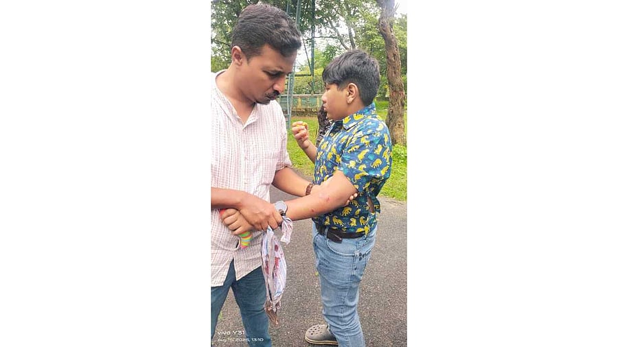 <div class="paragraphs"><p>The boy was administered first aid.&nbsp;</p></div>