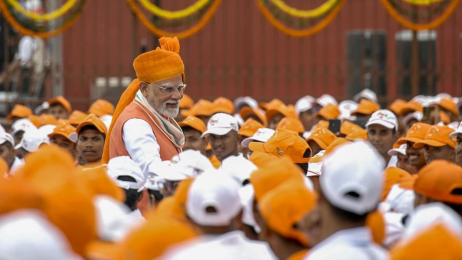<div class="paragraphs"><p>Prime Minister Narendra Modi interacts with students during the 79th Independence Day celebration, at the Red Fort, in New Delhi.</p></div>