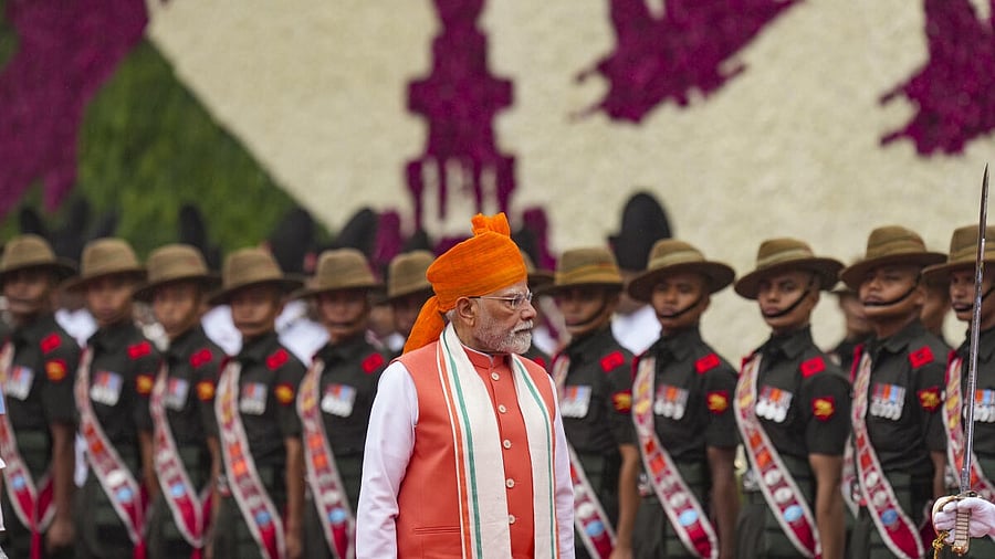 <div class="paragraphs"><p>Prime Minister Narendra Modi inspects a Guard of Honour during the 79th Independence Day celebrations at the Red Fort, in New Delhi</p></div>