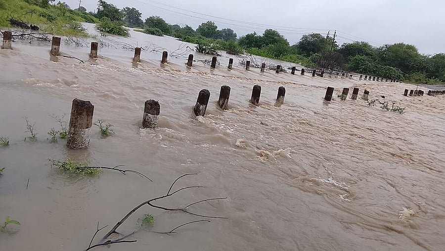 <div class="paragraphs"><p>The low-lying bridge between Basanal-Koriyal in Kamalanagar taluk submerged due to heavy rains.<strong> </strong></p></div>