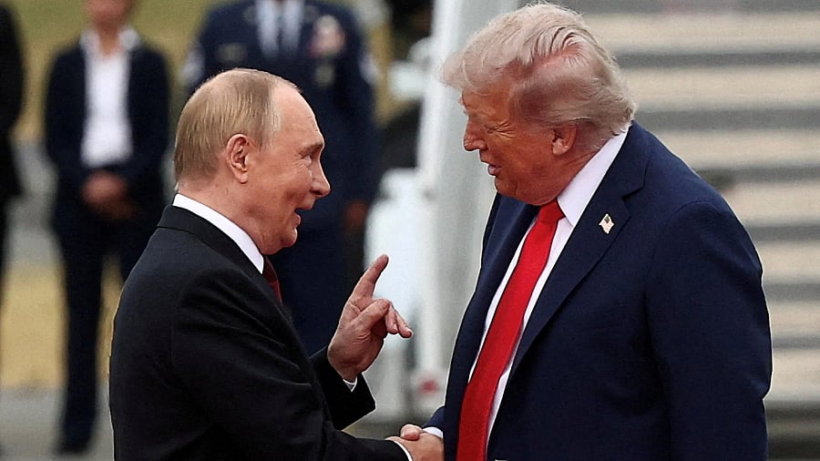 <div class="paragraphs"><p> US President Donald Trump shakes hand with Russian President Vladimir Putin.</p></div>