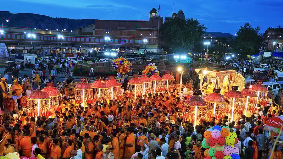 <div class="paragraphs"><p>Lakhs of devotees took part in temple procession on Krishna Janmashtami across Rajasthan</p></div>