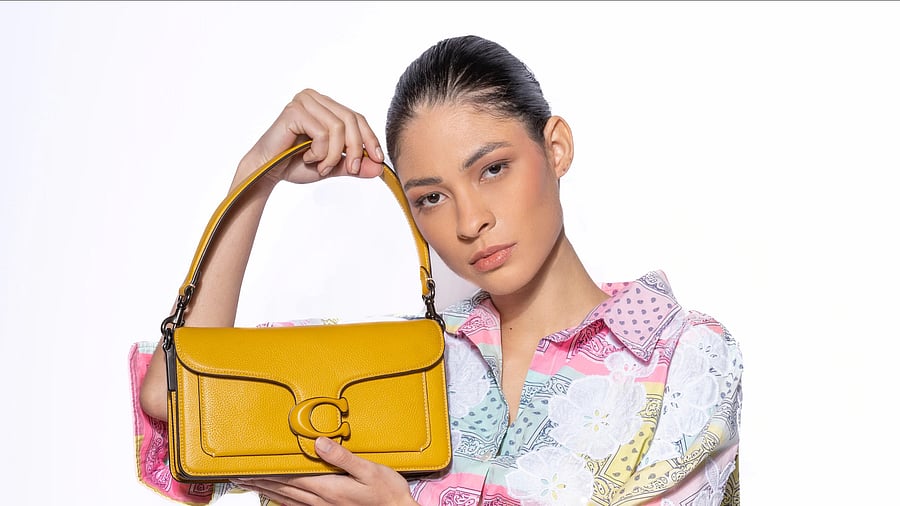 Designer: Rehane
Bag: Coach
Model: Elora Da Silva
