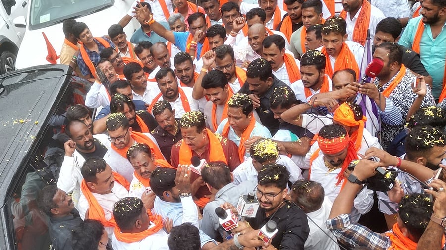 <div class="paragraphs"><p>MLA S R Vishwanath and team who were part of BJP's rally from Bengaluru were accorded a warm welcome on reaching Dharmasthala on Saturday. </p></div>