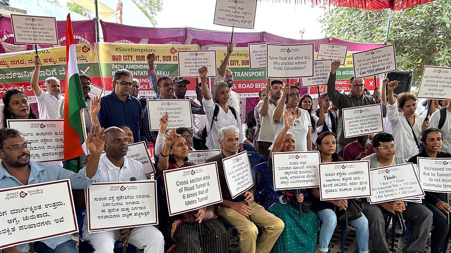 <div class="paragraphs"><p>Actor Prakash Belawadi, activist Kathyayini Chamaraj and others stage a protest at Freedom Park in Bengaluru on Saturday. </p></div>