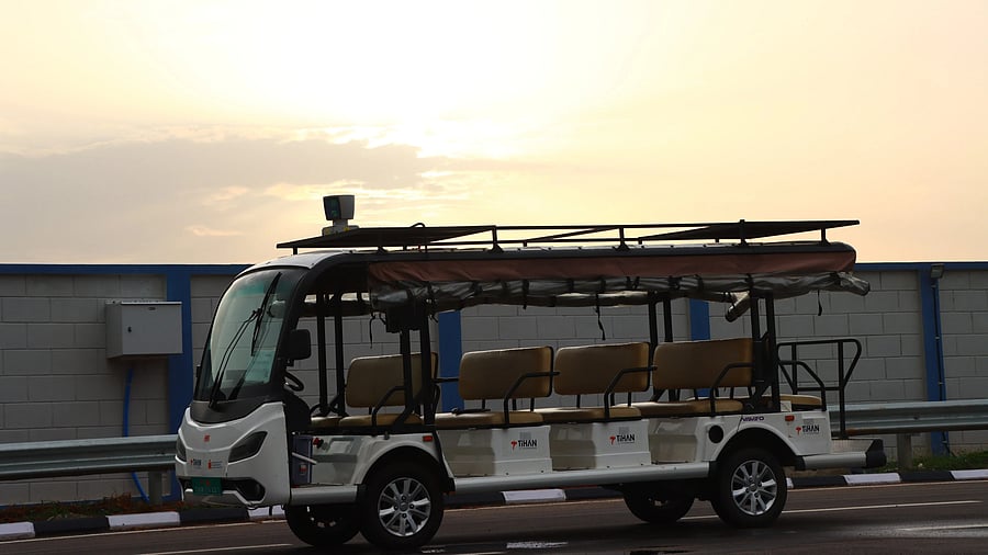 <div class="paragraphs"><p>The driverless car that is being used by the team to ferry people within the campus.</p></div>