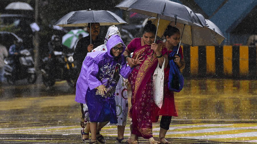 <div class="paragraphs"><p>Heavy rains in Mumbai</p></div>