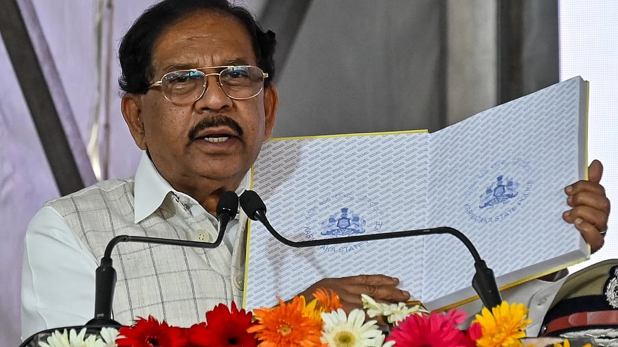 <div class="paragraphs"><p>Home Minister G Parameshwara launches 'Mane Mane Ge Police' initiative, bringing policing to citizens' doorsteps and making it more people-friendly at Govindraj Nagar in Bengaluru on Friday. </p></div>