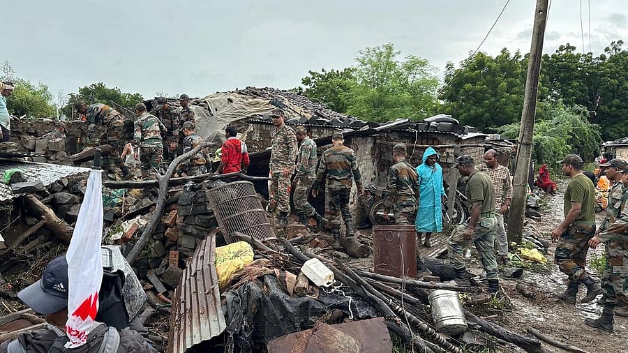 <div class="paragraphs"><p>Army's Sudarshan Chakra Corps joins rescue operations in Nanded.</p></div>