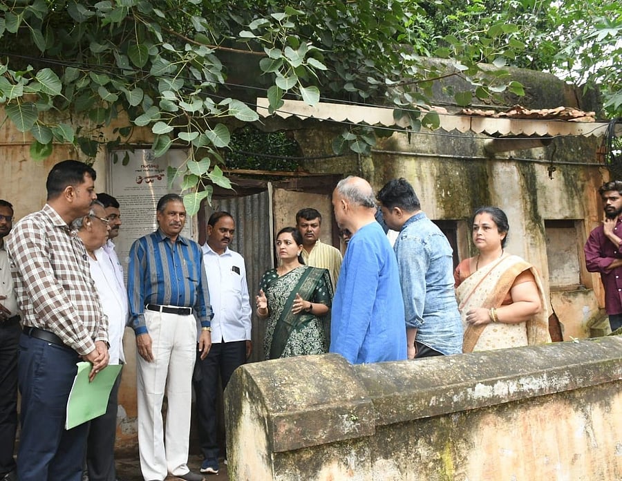 <div class="paragraphs"><p>DC Divya Prabhu GRJ interacts with officials and artistes during her visit to Gangubai Hangal’s residence in Dharwad on Wednesday.<strong> </strong></p></div>