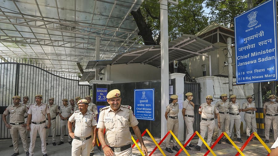 <div class="paragraphs"><p>Police personnel outside Delhi CM Rekha Gupta's residence.</p></div>