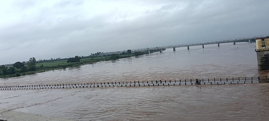<div class="paragraphs"><p>The bridge across the Krishna River at Kuduchi in Raibag taluk of Belagavi district connecting Kuduchi and Ugar KH in Kagwad taluk and serving as a vital road link to Maharashtra, has been submerged by rising river waters, forcing people to take longer alternative routes to reach Maharashtra. </p><p></p></div>