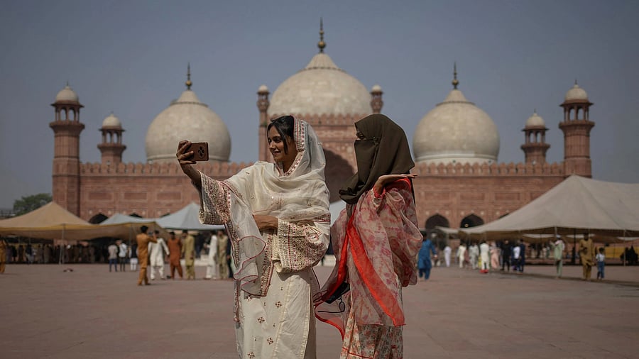 <div class="paragraphs"><p>Badshahi Mosque in Lahore, Pakistan.</p></div>