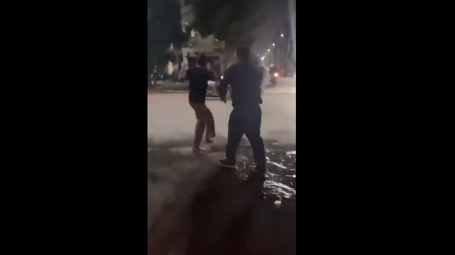 <div class="paragraphs"><p>Man repeatedly slaps woman for feeding stray dogs in Ghaziabad; arrested</p></div>