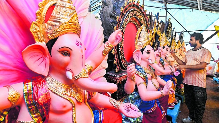 <div class="paragraphs"><p>An idol maker from West Bengal is giving final touches to the idols of Lord Ganesha in a workshop on the outskirts of Davangere.</p></div>