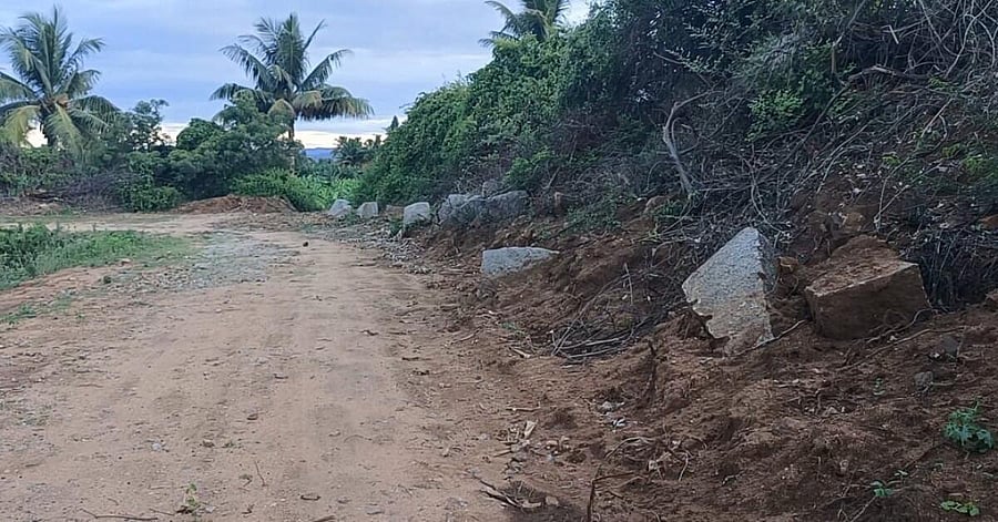<div class="paragraphs"><p>An earth mover pushes aside huge stones of the fort on the road leading to the Kamalapur Fort.</p></div>