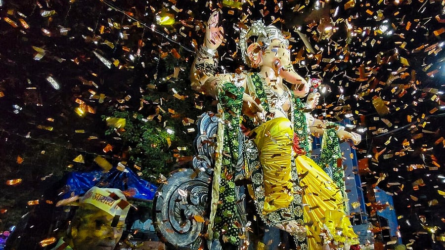 <div class="paragraphs"><p>An idol of Lord Ganesha being taken to a worship place ahead of the Ganesh Chaturthi festival, at Vashi in Navi Mumbai, Sunday, Aug. 24, 2025.</p></div>