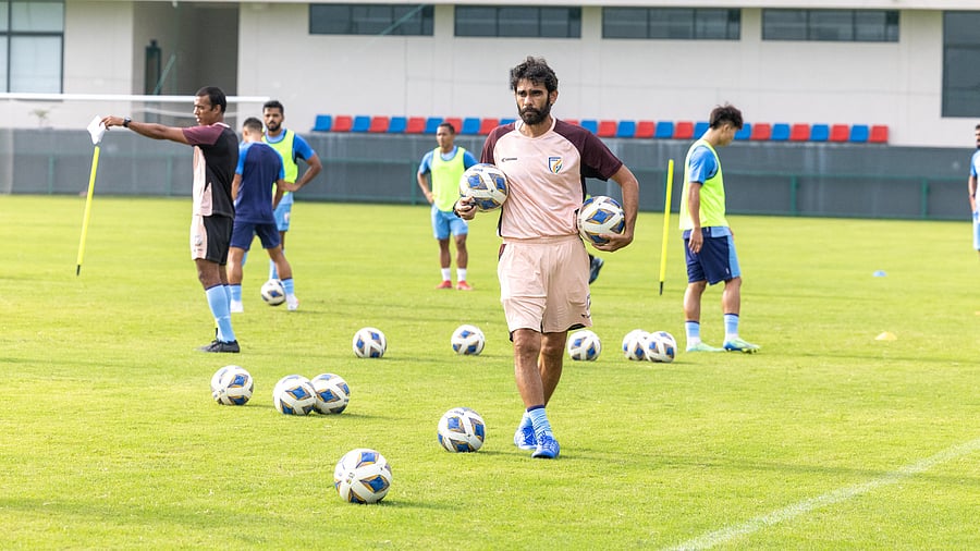 <div class="paragraphs"><p>Newly-appointed head coach Khalid Jamil during India's training session in Bengaluru. </p></div>