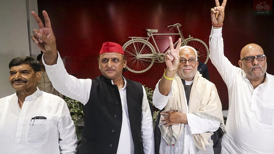 <div class="paragraphs"><p>Opposition's vice presidential candidate B. Sudershan Reddy with Samajwadi Party (SP) President Akhilesh Yadav, SP MLA Shivpal Singh Yadav and Uttar Pradesh Congress President Ajay Rai during a press conference at SP office, in Lucknow, Tuesday, Aug. 26, 2025.</p></div>