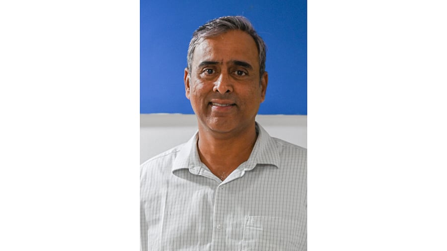 <div class="paragraphs"><p>Maheshwar Rao</p></div>