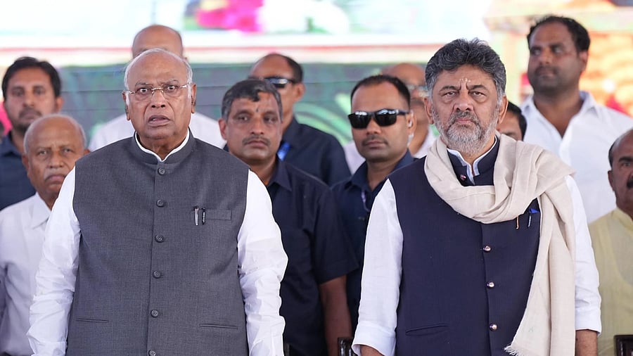 <div class="paragraphs"><p>AICC President Mallikarjun Kharge and  deputy CM DK Shivakumar. File photo.</p></div>