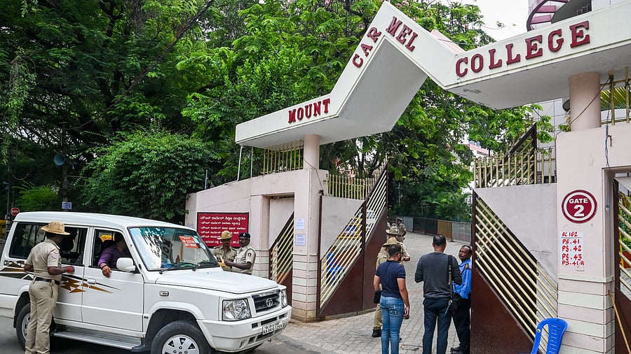 <div class="paragraphs"><p>Faculty and administrators across city institutions are divided on the need for dress codes, such as the one implemented at Mount Carmel College.&nbsp;</p></div>