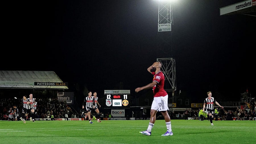 <div class="paragraphs"><p>Manchester United's Bryan Mbeumo looks dejected after he misses a penalty as Grimsby Town win the shoot-out.</p></div>