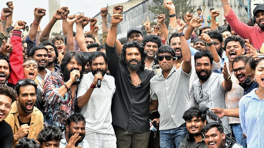 <div class="paragraphs"><p>Ram Charan on the sets of Pedd in Mysuru.</p></div>
