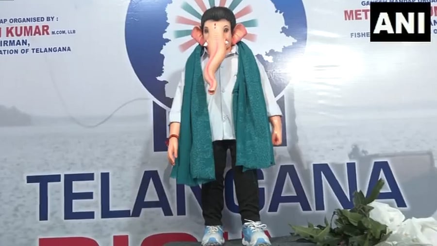 <div class="paragraphs"><p>Idol of Lord Ganesha styled as Telangana CM Revanth Reddy</p></div>