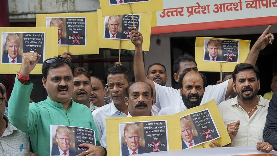 <div class="paragraphs"><p>Members of Uttar Pradesh Adarsh Vyapar Mandal stage a protest against levying of steep tariffs on Indian products by the US, in Lucknow, Thursday, Aug. 28, 2025.</p></div>