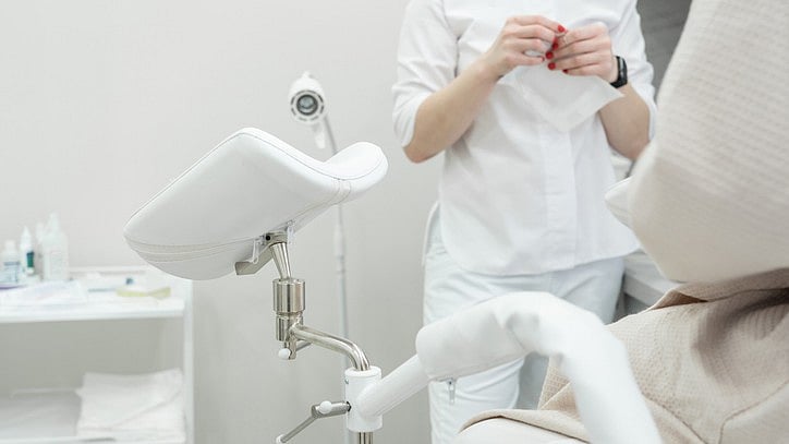 <div class="paragraphs"><p>Representative image showing a patient with a gynecologist</p></div>