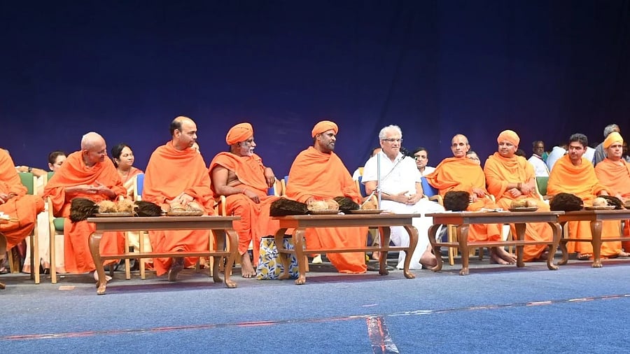 <div class="paragraphs"><p>Various Jain mutt seers take part in Dharma Samrakshana Samavesha held in Dharmasthala. </p></div>