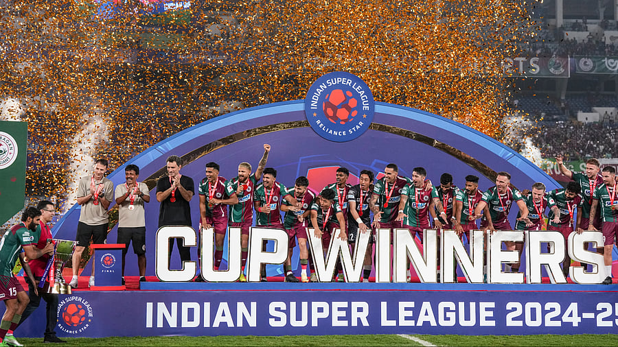 <div class="paragraphs"><p>Mohun Bagan SG celebrate after winning the ISL title. </p></div>
