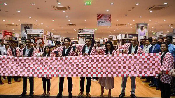 <div class="paragraphs"><p>Rahul Dravid and UNIQLO executives during the inaugration of the apparel store in Bengaluru.</p></div>