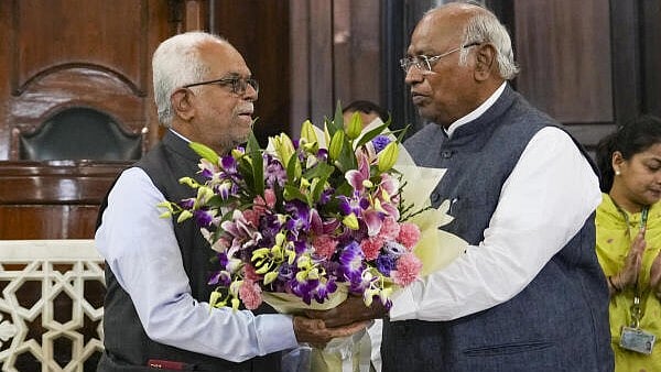 <div class="paragraphs"><p>Congress President Mallikarjun Kharge (R) felicitates joint Opposition's vice presidential candidate B Sudershan Reddy, at the central hall of Samvidhan Sadan, in New Delhi.</p></div>