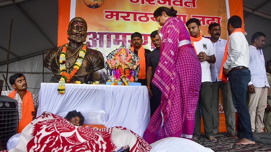 <div class="paragraphs"><p>NCP (SP) MP Supriya Sule meets Maratha quota agitation leader Manoj Jarange during his hunger strike for the third day, in Mumbai, Sunday, Aug. 31, 2025. Jarange on Saturday demanded that the Marathas in Marathwada be declared as belonging to the Kunbi caste and given reservation, as his talks with a government delegation ended inconclusively.</p></div>