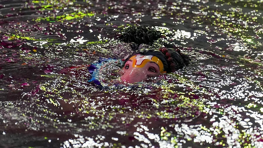<div class="paragraphs"><p>An idol of Lord Ganesha being immersed in an artificial pond during the ‘Ganesh Chaturthi’ festival, in Mumbai</p></div>