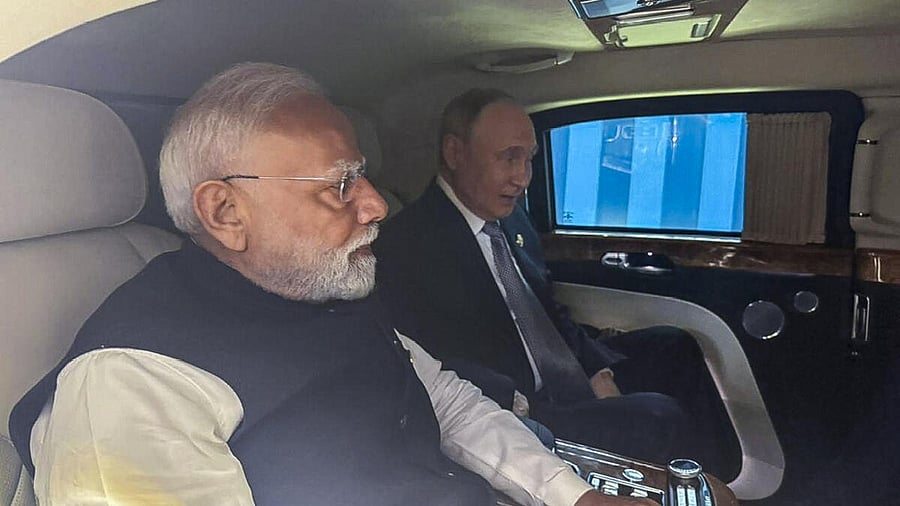 <div class="paragraphs"><p>Prime Minister Narendra Modi and Russian President Vladimir Putin travel in the same car in China</p></div>
