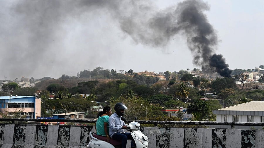 <div class="paragraphs"><p>Thick black smoke fills the air due to burning of unknown objects near Nayandahalli in Bengaluru. (Representative image)</p></div>