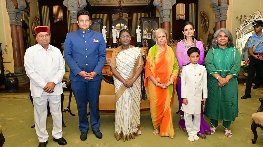 <div class="paragraphs"><p>President Draupadi Murmu with other dignitaries at the Palace.&nbsp;&nbsp;</p></div>