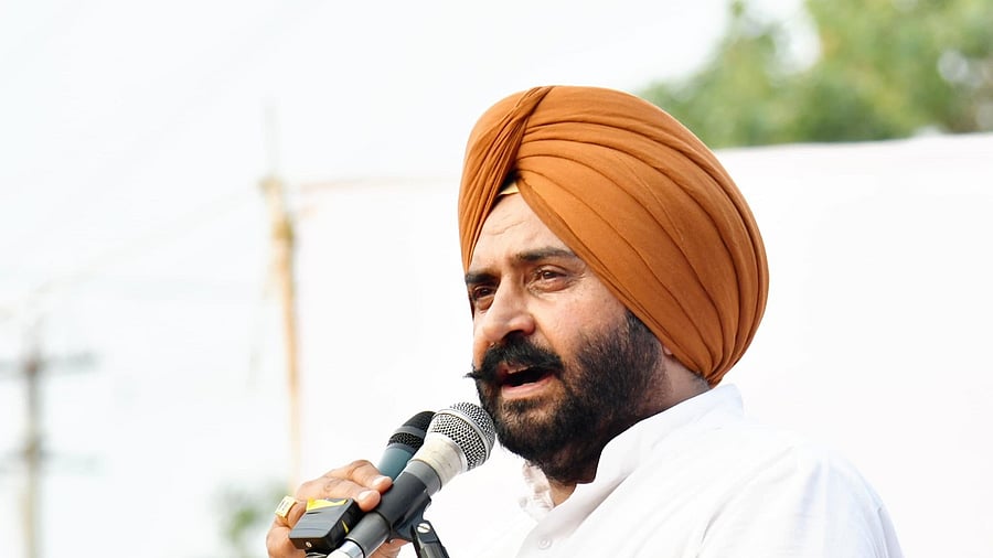 <div class="paragraphs"><p>Harmeet Singh Pathanmajra</p></div>