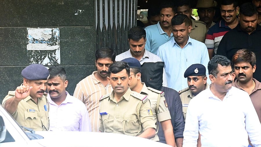 <div class="paragraphs"><p>SIT officials with the witness complainant.</p></div>