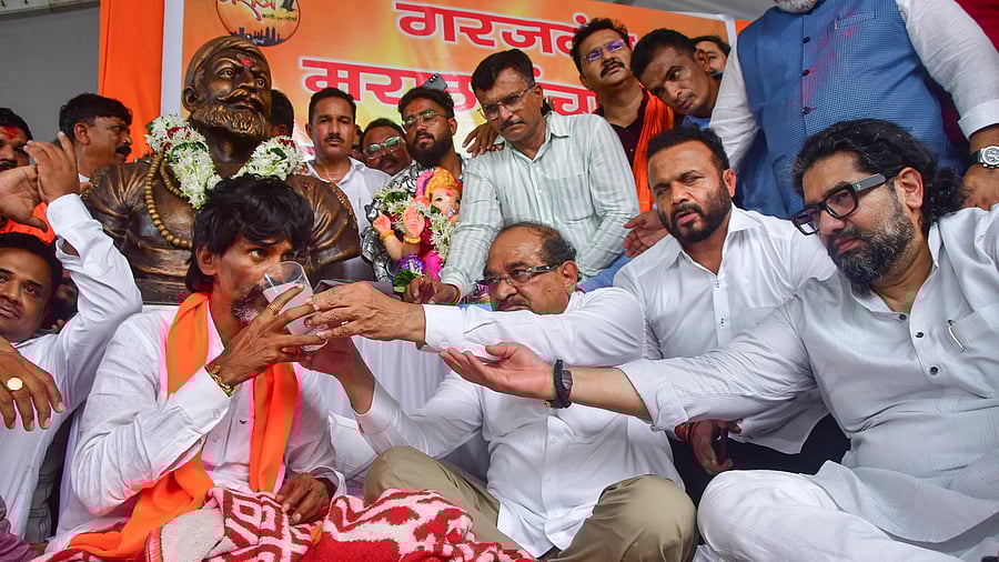 <div class="paragraphs"><p>Maratha quota activist Manoj Jarange-Patil breaks his hunger strike by sipping fruit juice offered by Maharashtra Minister and BJP leader Radhakrishna Vikhe Patil after the Maharashtra government accepted most of his demands, at Azad Maidan in Mumbai on Tuesday.</p></div>