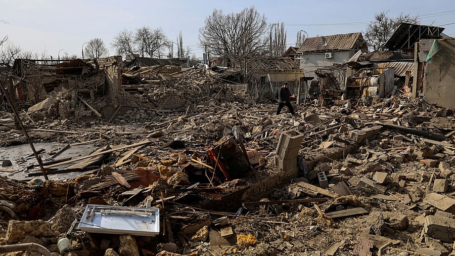 <div class="paragraphs"><p>Damaged infrastructure hit by an air attack.</p></div>