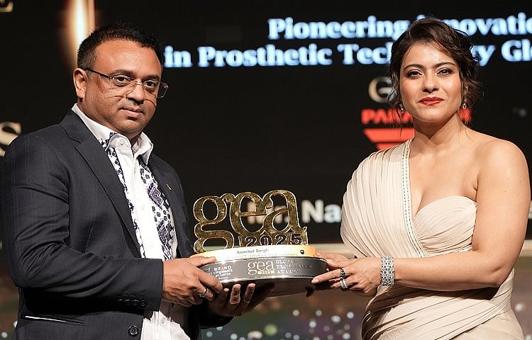 <div class="paragraphs"><p><strong>On stage at the Global Excellence Awards 2025, Mrs. Kajol Devgan honors Mr. Nagender Parashar, Founder & Chief Designer of Parashar Future Technologies LLP</strong></p></div>