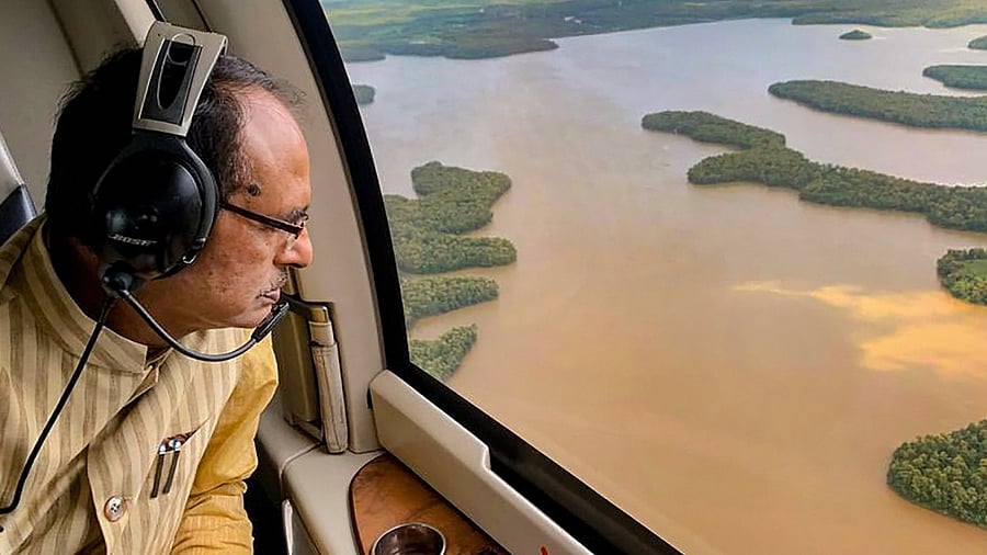<div class="paragraphs"><p>Shivraj Singh Chouhan visiting flood-affected areas. </p></div>